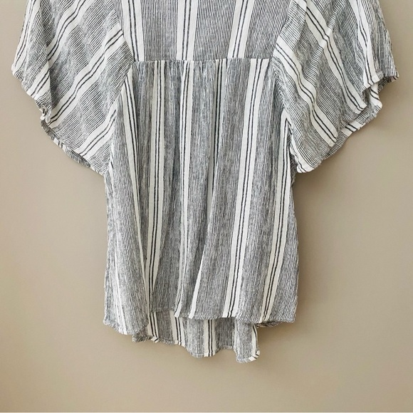 Altar'd State Striped Blouse White/Black Sz Small - Picture 8 of 8